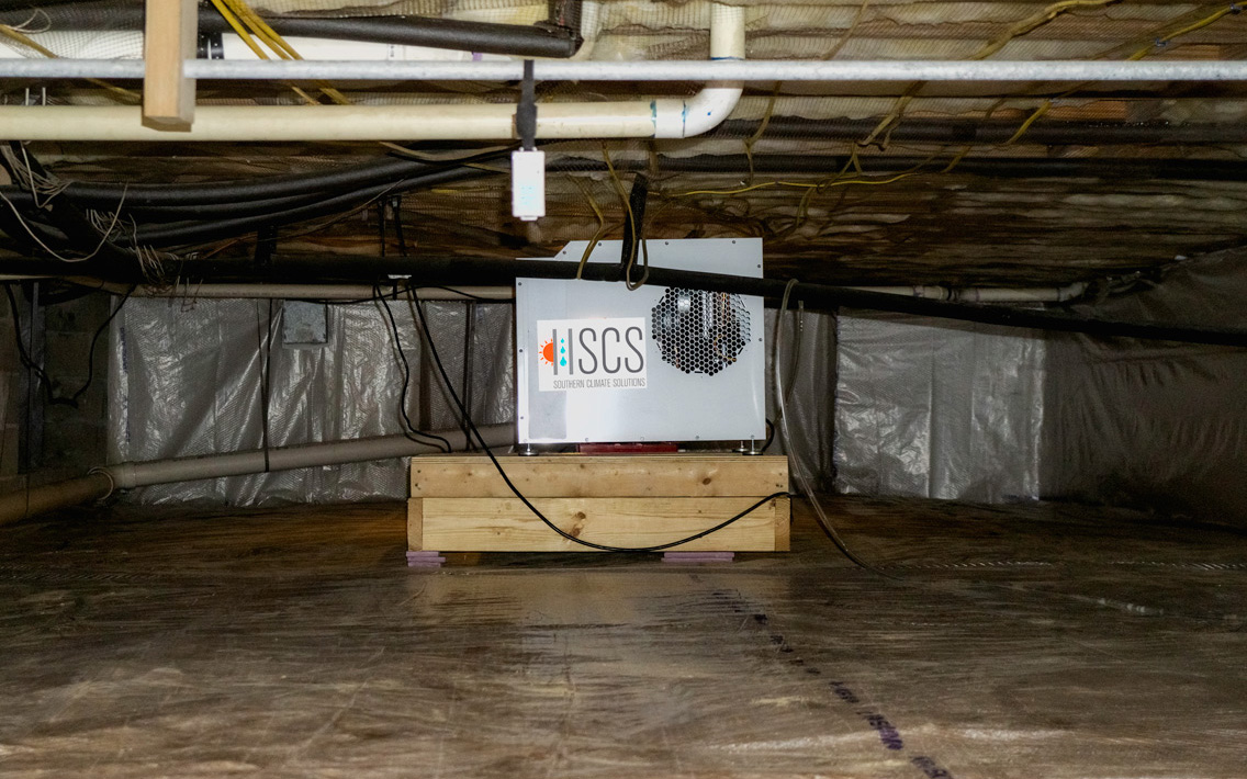 crawl space encapsulation with dehumidifier
